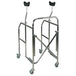 DEAMBULATORE PIEGHEVOLE CON APPOGGIO SOTTOASCELLARE - 4 RUOTE PIROETTANTI (2 CON FRENI) - ALTEZZA REGOLABILE 117-135 cm - PORTATA MAX 130 kg - IN ACCIAIO CROMATO