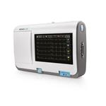 ELETTROCARDIOGRAFO A 3 CANALI (Display touch screen) - stampante termica incorporata - stampa esterna tramite porta USB - estensione memoria con USB flash disk o micro SD - memorizza fino a 500 registrazioni - peso 1 kg (batteria e carta escluse)