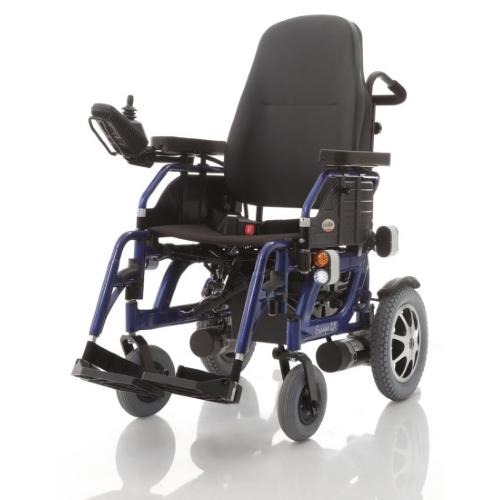 ESCAPE LX - CARROZZINA ELETTRICA (Seduta 46 cm) LEGGERA IN ALLUMINIO - SENZA LUCI - PORTATA MAX 135 kg - BRACCIOLI REGOLABILI, RIBALTABILI ED ESTRAIBILI - PEDANE REGOLABILI E RIBALTABILI