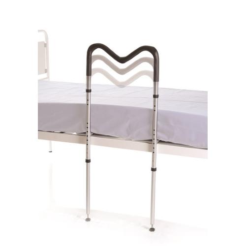 SPONDE UNIVERSALI Anticaduta - Alluminio verniciato - (L: 450 mm - P: 640 mm) Struttura con appoggio a terra, gambe regolabili in altezza.  Maniglia di appoggio in poliuretano morbido regolabile. Borsa portaoggetti - ADATTABILI A TUTTI I LETTI 