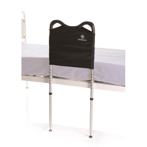 SPONDE UNIVERSALI Anticaduta - Alluminio verniciato - (L: 450 mm - P: 640 mm) Struttura con appoggio a terra, gambe regolabili in altezza.  Maniglia di appoggio in poliuretano morbido regolabile. Borsa portaoggetti - ADATTABILI A TUTTI I LETTI 