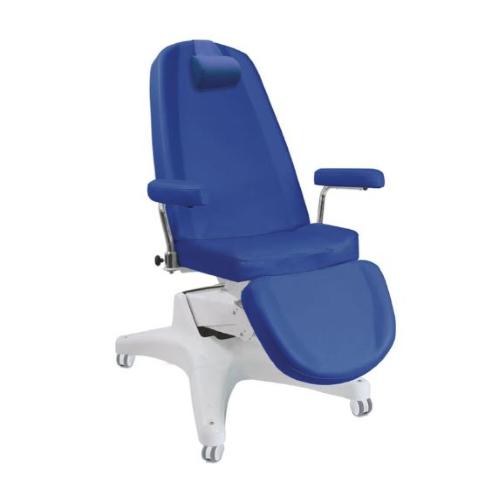 POLTRONA MULTIFUNZIONE ELETTRICA - CON RUOTE – 3 SEZIONI – 4 MOTORI - (BLU - LARGHEZZA 60 CM) CON POGGIA TESTA - H SEDUTA: 52 A 92 CM - POSIZIONE DI TRENDELENBURG FINO A 15° - COMPLETA DI PORTAROTOLO E PORTA TELECOMANDO - IN ECOPELLE - PORTATA MAX 200 KG