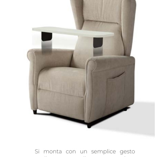 OPTIONAL - Tavolino Fly BIANCO – accessorio a ribalta per poltrone relax, compatibile anche con braccioli fissi. Piano in laminato con vano portaoggetti/telecomando, si monta con un gesto per libri, smartphone, tablet o pasti.
