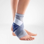 Bauerfeind MalleoTrain S open heel - Lato Destro - Taglia 1 (circonf. caviglia 17-19 cm) - Colore Titan: tutore per la caviglia con tallone aperto per un migliore contatto con il terreno, sistema di cinghie funzionale ad 8, funzione antisupinatoria.