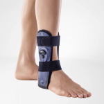 AirLoc Bauerfeind - Taglia unica (ambidestro) - Colore Blu: tutore bivalva stabilizzante per la caviglia in caso di distorsioni acute, cuscinetto ad aria regolabile con pompa integrata, due gusci anatomici con cinghie in velcro.