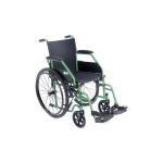Carrozzina pieghevole, seduta 38 cm, colore verde, larghezza 56 cm: pieghevole ad autospinta, telaio a crociera singola in acciaio verniciato, ruote posteriori diametro 60 cm, braccioli corti ribaltabili, pedane estraibili regolabili in lunghezza.