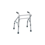 Deambulatore pieghevole a 4 puntali per bambini, in alluminio anodizzato con manopole imbottite e puntali antiscivolo. Regolabile in altezza, portata max 60 kg.