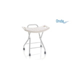 Sedile per doccia pieghevole Serie Onda, seduta in polietilene con maniglie, struttura in acciaio verniciato. Portata max 130 kg.