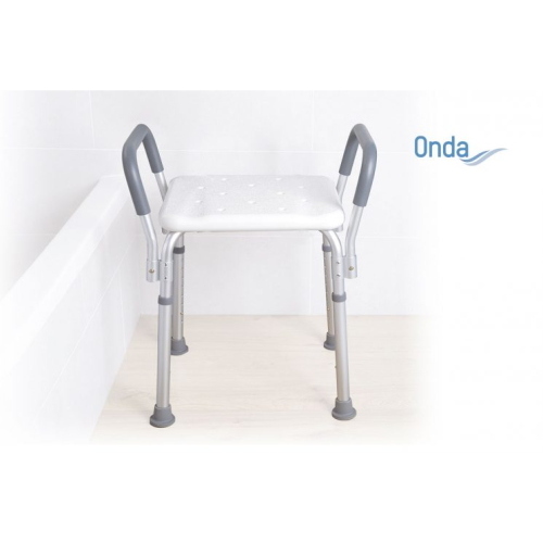 Sedile da doccia con braccioli imbottiti, senza schienale, Serie Onda. Struttura in alluminio anodizzato. Portata max 136 kg.