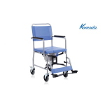 Sedia comoda in acciaio verniciato pieghevole con schienale fisso estraibile, 4 ruote piroettanti (posteriori con freno), seduta 43 cm. Portata max 135 kg.