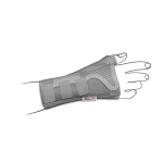 PF II Tenortho - Taglia XXL - Lunghezza 18cm - Lato SX - Destro e Sinistro: Polsiera steccata con presa pollice in tessuto elastico. Tessuto elastico calibrato. Chiusura a velcro. Stecca in acciaio modellabile per l’immobilizzazione del pollice.