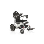 Carrozzina elettrica pieghevole CM860, telaio in alluminio, seduta 44 cm. Motore 2x250W, velocità max 6 km/h, autonomia 20 km, portata max 180 kg.