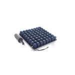 Cuscino a bolle d'aria a microinterscambio in PVC, 40 x 40 cm, altezza 6 cm, con pompa per il gonfiaggio e fodera elastica impermeabile antibatterica.