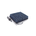 Cuscino a bolle d'aria a microinterscambio in PVC, 50 x 46 cm, altezza 6 cm, con pompa per il gonfiaggio e fodera elastica impermeabile antibatterica.