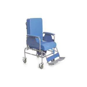 PROMO - COMODA (seduta 46 cm - Larghezza totale 63 cm) IN ACCIAIO VERNICIATO CON SEDUTA E SCHIENALE ESTRAIBILI - 4 RUOTE (Ø 12.5cm) PIROETTANTI DI CUI 2 CON FRENO - POGGIAPIEDI E POGGIAPOLPACCI REGOLABILI IN ALTEZZA