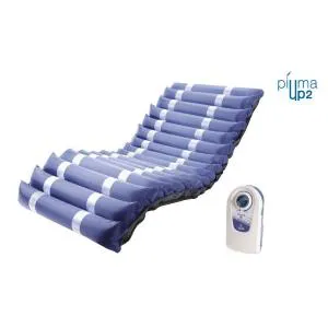 Kit antidecubito a ciclo alternato: materasso a 17 elementi intercambiabili (8 microforati) in Nylon+PVC, H 13 cm, con compressore a regolazione manuale. Prevenzione piaghe da decubito fino al III stadio. Portata 160 kg, peso materasso 4,9 kg.