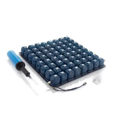 CUSCINO ANTIDECUBITO A BOLLE D’ARIA (40 x 40 x 10 cm)(2 sezione) A MICROINTERSCAMBIO IN PVC - CON POMPA DI GONFIAGGIO E FODERA ELASTICA IMPERMEABILE - ALTEZZA 10 cm - Misure: 40 x 40 x 10 -