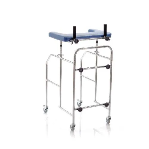 DEAMBULATORE SMONTABILE CON APPOGGIO ANTIBRACHIALE A TAVOLO - 4 RUOTE PIROETTANTI (2 CON FRENI) - PORTATA MAX 130 kg - AMPIO PIANO IMBOTTITO INCAVO, CON DUE MANIGLIE REGOLABILI IN INCLINAZIONE E LARGHEZZA - IN ACCIAIO CROMATO