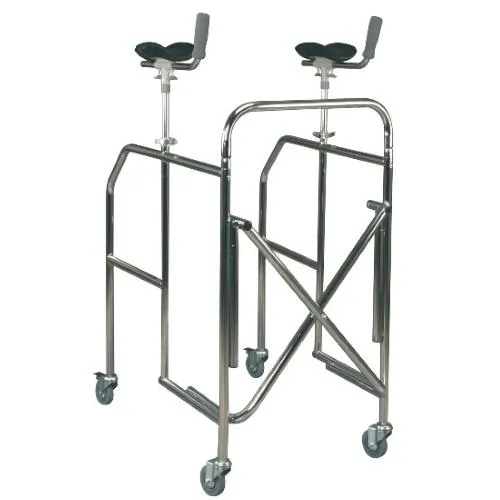 DEAMBULATORE PIEGHEVOLE IN ACCIAIO CROMATO CON APPOGGIO ANTIBRACHIALE - 4 RUOTE PIROETTANTI (2 CON FRENI) - APPOGGI REGOLABILI IN ALTEZZA 95-130cm - PORTATA 130 kg - IN ACCIAIO CROMATO