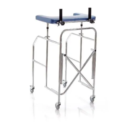 DEAMBULATORE PIEGHEVOLE CON APPOGGIO ANTIBRACHIALE A TAVOLO - 4 RUOTE PIROETTANTI (2 CON FRENI) - PORTATA MAX 130 kg - AMPIO PIANO IMBOTTITO INCAVO, CON DUE MANIGLIE REGOLABILI IN INCLINAZIONE E LARGHEZZA - IN ACCIAIO CROMATO
