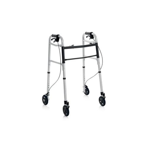 Deambulatore pieghevole 2 ruote piroettanti e 2 ruote fisse con freno Ø12,7 cm, alluminio anodizzato. Portata max 130 kg.