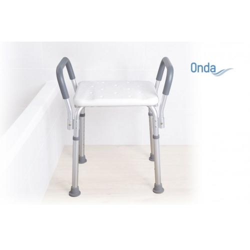 Sedile da doccia con braccioli imbottiti, senza schienale, Serie Onda. Struttura in alluminio anodizzato. Portata max 136 kg.
