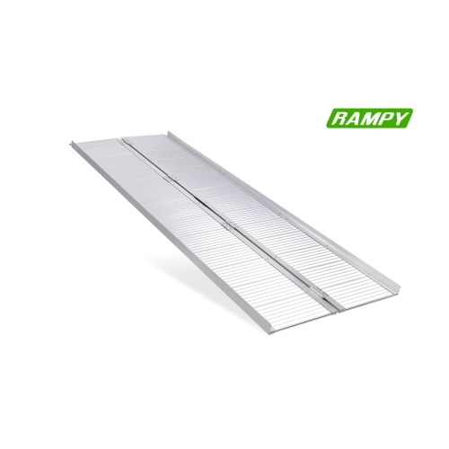 Rampa pieghevole a lunghezza fissa 61 cm, struttura in alluminio antiscivolo e antiruggine, cerniere in acciaio inox, maniglia per il trasporto, portata massima 272 kg, peso 5 kg.