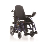 Carrozzina elettrica pieghevole ESCAPE LX, con luci, seduta 46 cm, schienale reclinabile 90°-110°. Motore 2x200W, velocità max 6 km/h, autonomia 32 km.