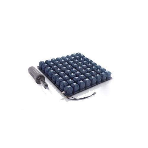 Cuscino a bolle d'aria a microinterscambio in PVC, 40 x 40 cm, altezza 6 cm, con pompa per il gonfiaggio e fodera elastica impermeabile antibatterica.