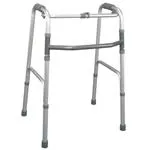 DEAMBULATORE PIEGHEVOLE CON PULSANTE - ALTEZZA REGOLABILE da 65 a 75 cm - PORTATA MAX 130 kg - CON 4 PUNTALI IN GOMMA E MANOPOLE IMBOTTITE - IN ALLUMINIO ANODIZZATO