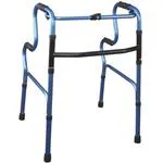 DEAMBULATORE PIEGHEVOLE CON DOPPIO LIVELLO DI IMPUGNATURA - ALTEZZA REGOLABILE 50-70 oppure 79-96 cm - PORTATA MAX 130 kg - 4 PUNTALI IN GOMMA ANTISCIVOLO CON MANOPOLE IMBOTTITE - CON PULSANTE - IN ALLUMINIO