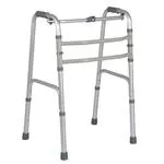 DEAMBULATORE PIEGHEVOLE CON FUNZIONE FISSA OD OSCILLANTE E CHIUSURA CON PULSANTE - ALTEZZA REGOLABILE 82-92 cm - PORTATA MAX 130 kg - CON MANOPOLE IMBOTTITE E PUNTALI IN GOMMA ANTISCIVOLO - IN ALLUMINIO ANODIZZATO