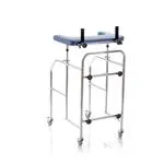 DEAMBULATORE SMONTABILE CON APPOGGIO ANTIBRACHIALE A TAVOLO - 4 RUOTE PIROETTANTI (2 CON FRENI) - PORTATA MAX 130 kg - AMPIO PIANO IMBOTTITO INCAVO, CON DUE MANIGLIE REGOLABILI IN INCLINAZIONE E LARGHEZZA - IN ACCIAIO CROMATO